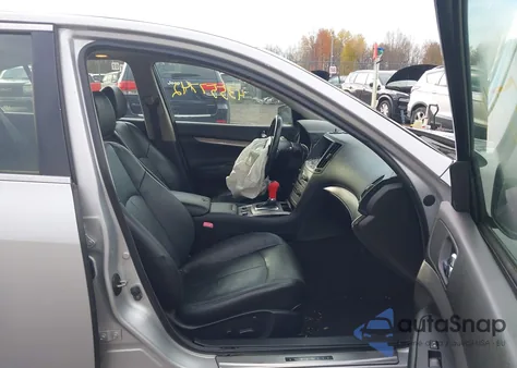 2015 Infiniti Q40 z USA, uszkodzony, nr VIN JN1CV6ARXFM523495